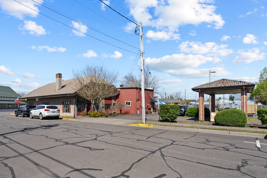 215-225 N Main St, Mount Angel, OR for sale - Building Photo - Image 3 of 13