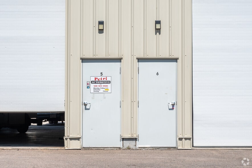 355 Wareham St, Middleboro, MA for lease - Building Photo - Image 3 of 5