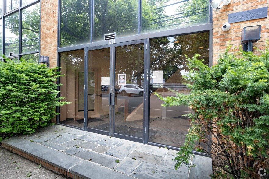 40 Underhill Blvd, Syosset, NY à louer - Photo du bâtiment - Image 2 de 3