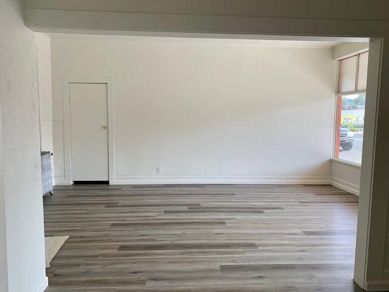 211 Pine St, Kelso, WA for lease - Building Photo - Image 3 of 9