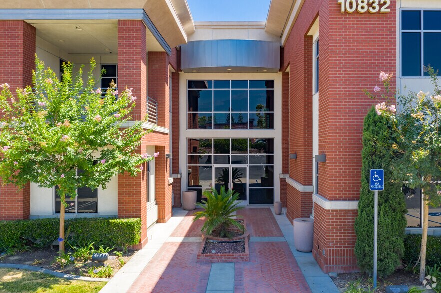 10832 Laurel St, Rancho Cucamonga, CA à louer - Photo du bâtiment - Image 3 de 3