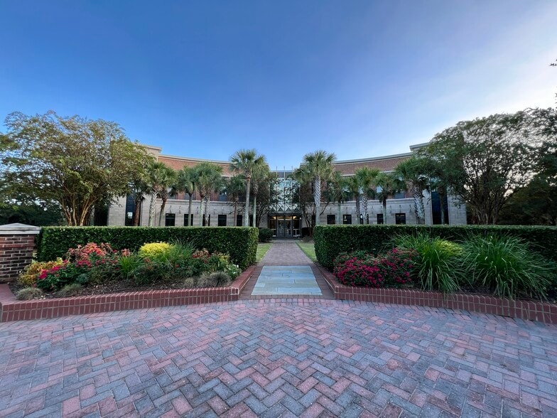 126 Seven Farms Dr, Daniel Island, SC for sale - Building Photo - Image 2 of 4