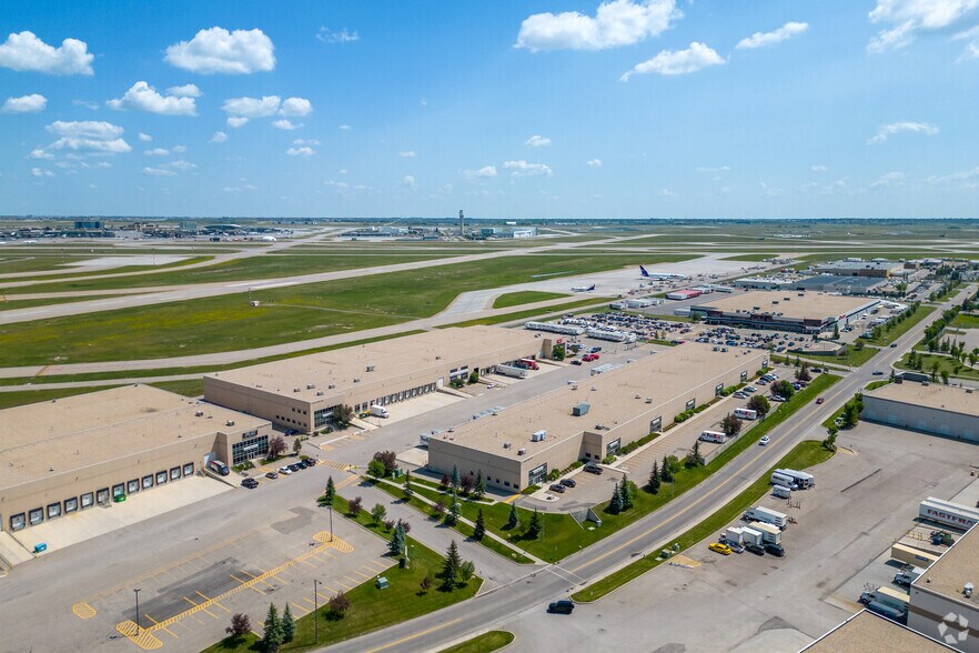 52 Aero Dr NE, Calgary, AB à louer - Aérien - Image 2 de 5