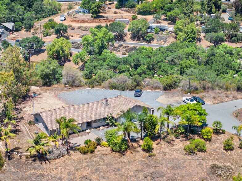 8530 Nelson Way, Escondido, CA à vendre - Photo du bâtiment - Image 2 de 24
