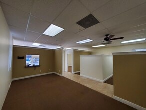 375 Commercial Ct, Venice, FL for lease Interior Photo- Image 2 of 10
