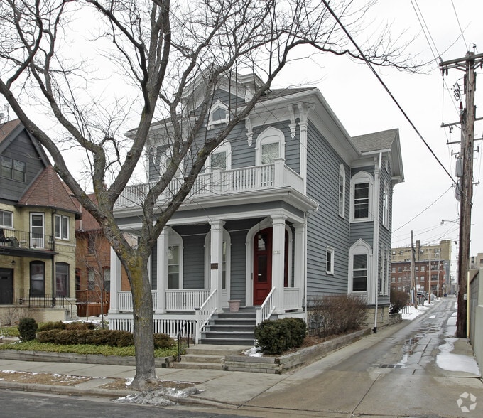 1516 E Brady St, Milwaukee, WI for sale - Primary Photo - Image 1 of 2