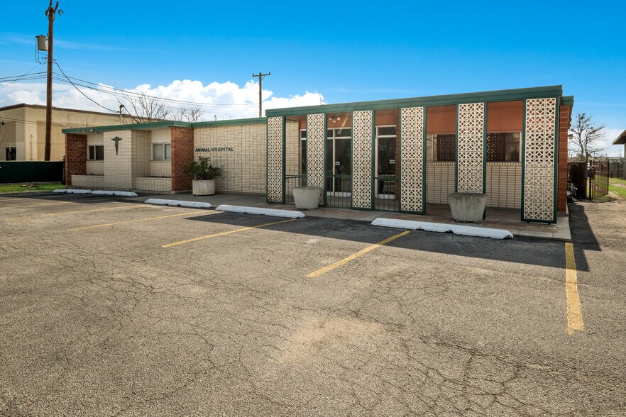 2210 NW Loop 410 Fwy, San Antonio, TX for sale - Building Photo - Image 2 of 20