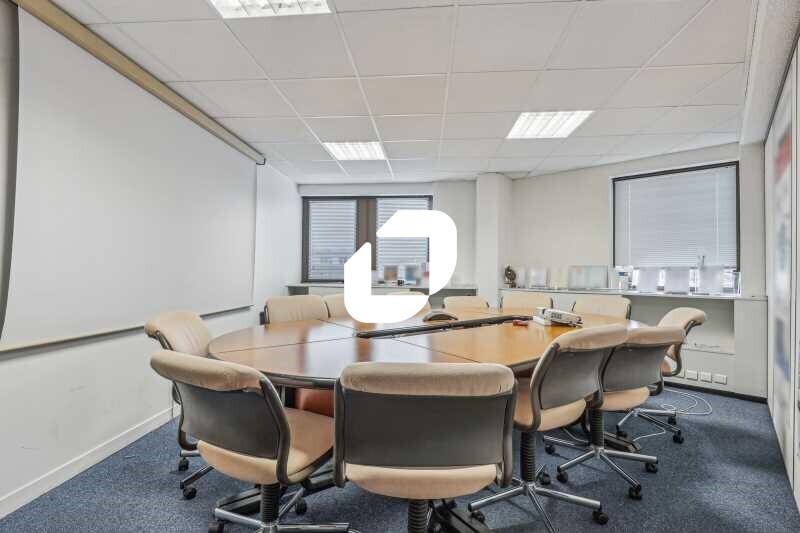 Bureau dans Suresnes à vendre - Photo du bâtiment - Image 2 de 12
