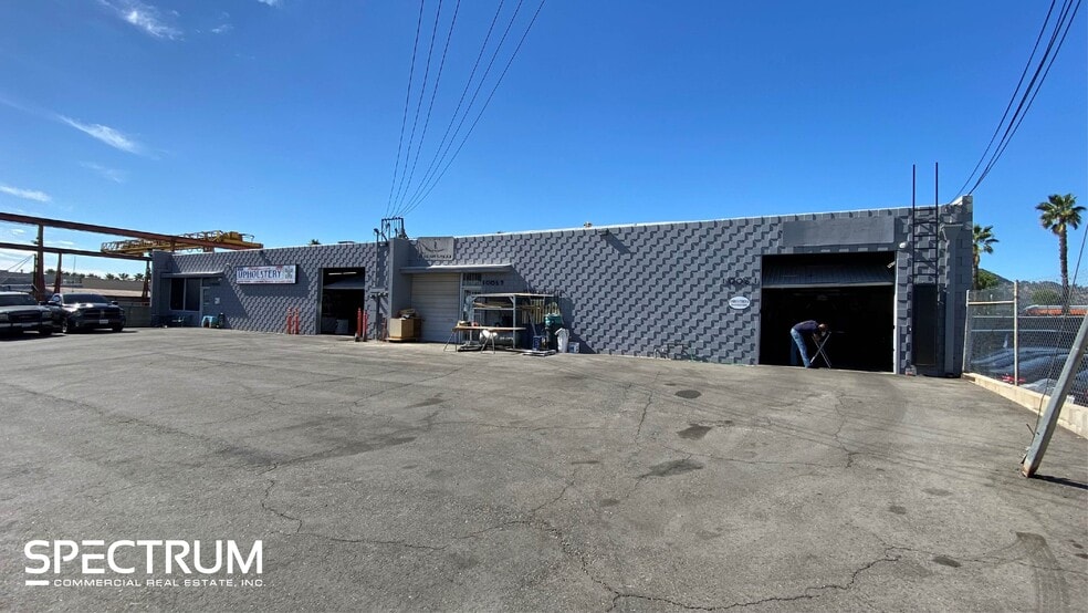 10053-10061 Canoga Ave, Chatsworth, CA for lease - Building Photo - Image 2 of 7