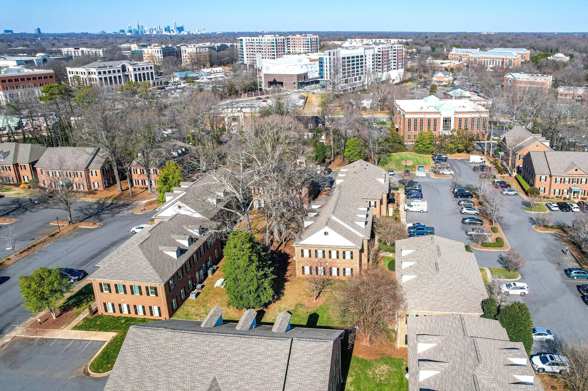 6813 Fairview Rd, Charlotte, NC à louer Photo intérieure- Image 1 de 2