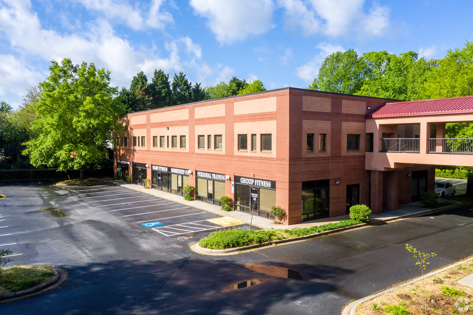 18047 W Catawba Ave, Cornelius, NC for lease Primary Photo- Image 1 of 7