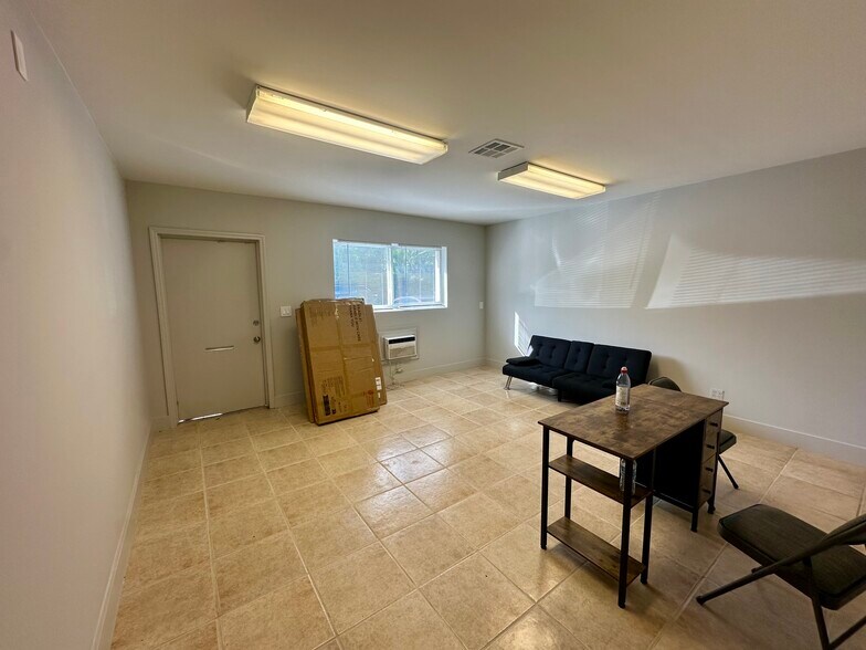 2301-2325 NW 30th St, Oakland Park, FL à vendre - Photo du bâtiment - Image 3 de 7