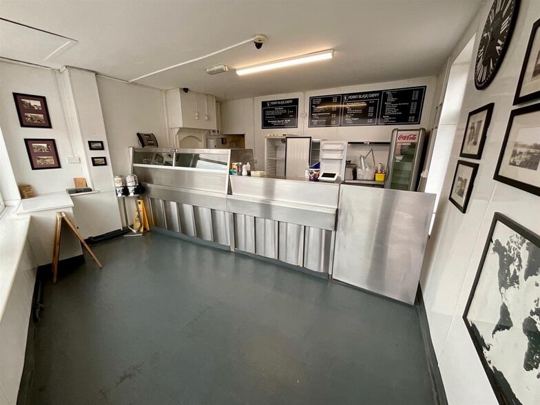 55 Dean Road, Scarborough for sale - Interior Photo - Image 3 of 4