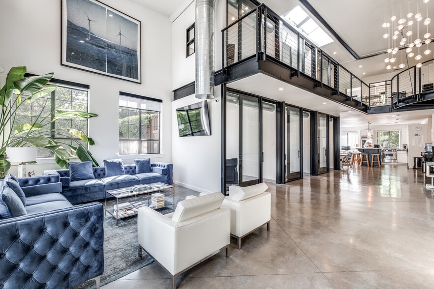 3006 Cole Ave, Dallas, TX for sale - Interior Photo - Image 3 of 24