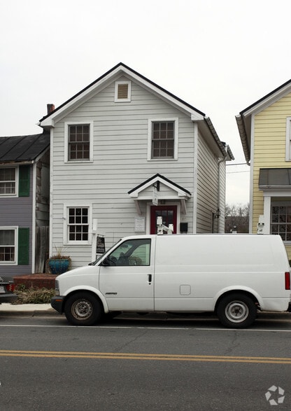 217 S King St, Leesburg, VA for lease - Primary Photo - Image 1 of 8