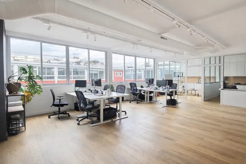 Office in Paris for lease Interior Photo- Image 1 of 6