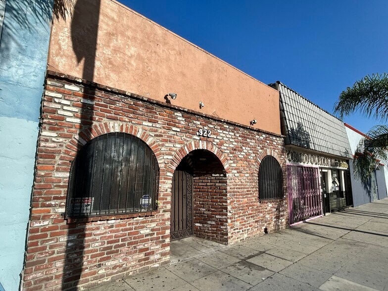 922 S Atlantic Blvd, East Los Angeles, CA à vendre - Photo du bâtiment - Image 1 de 12