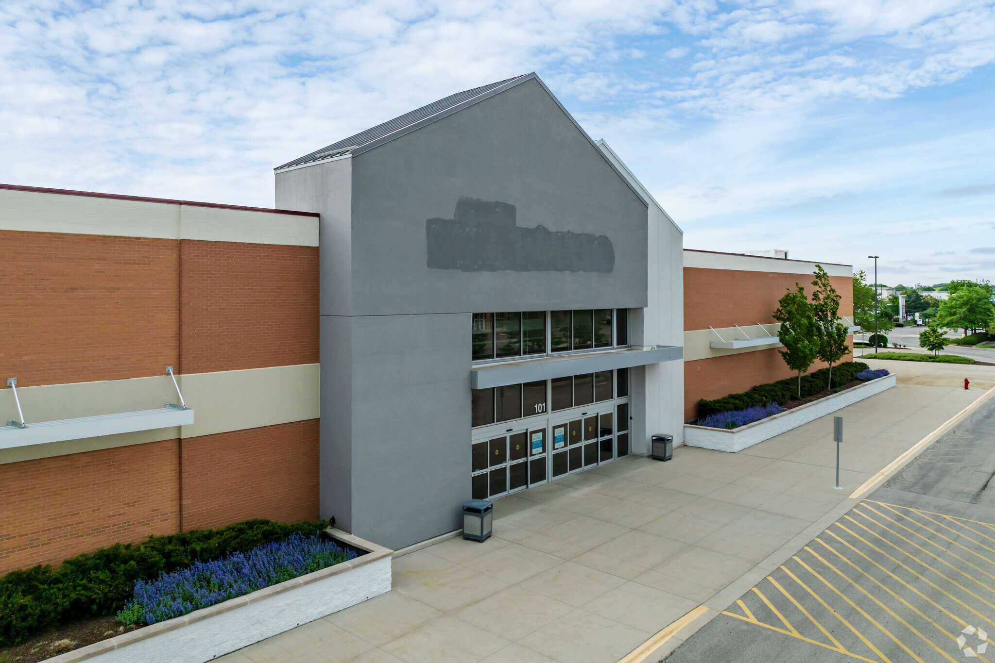 101-105 N Barrington Rd, Schaumburg, IL for sale Primary Photo- Image 1 of 8