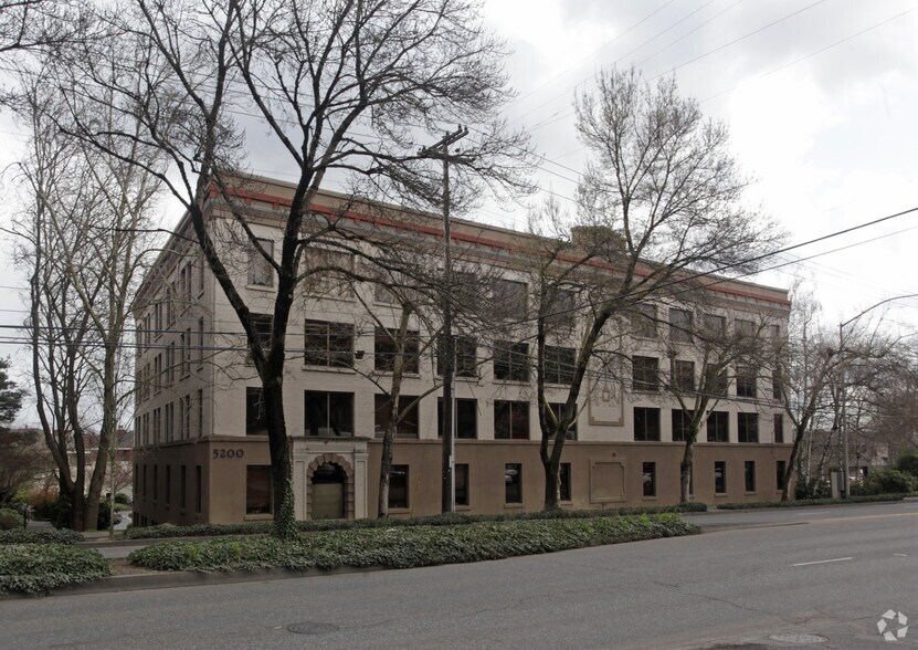 5200 SW Macadam Ave, Portland, OR à louer - Photo du bâtiment - Image 3 de 3