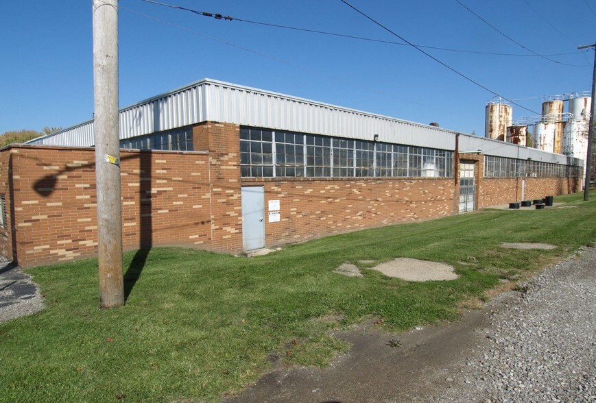 821 Clark St, Conneaut, OH à vendre - Photo du bâtiment - Image 2 de 3