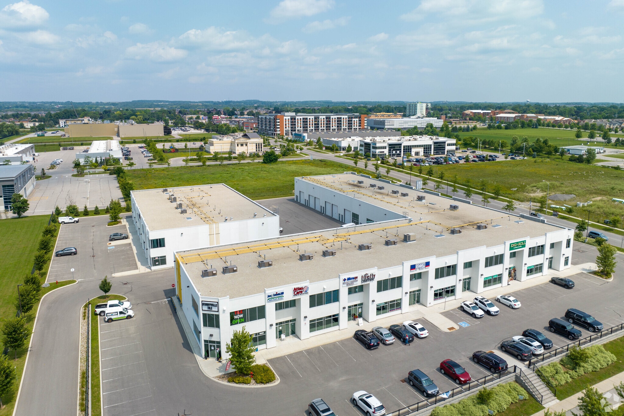 200 Mostar St, Whitchurch-Stouffville, ON à louer Photo principale- Image 1 de 3