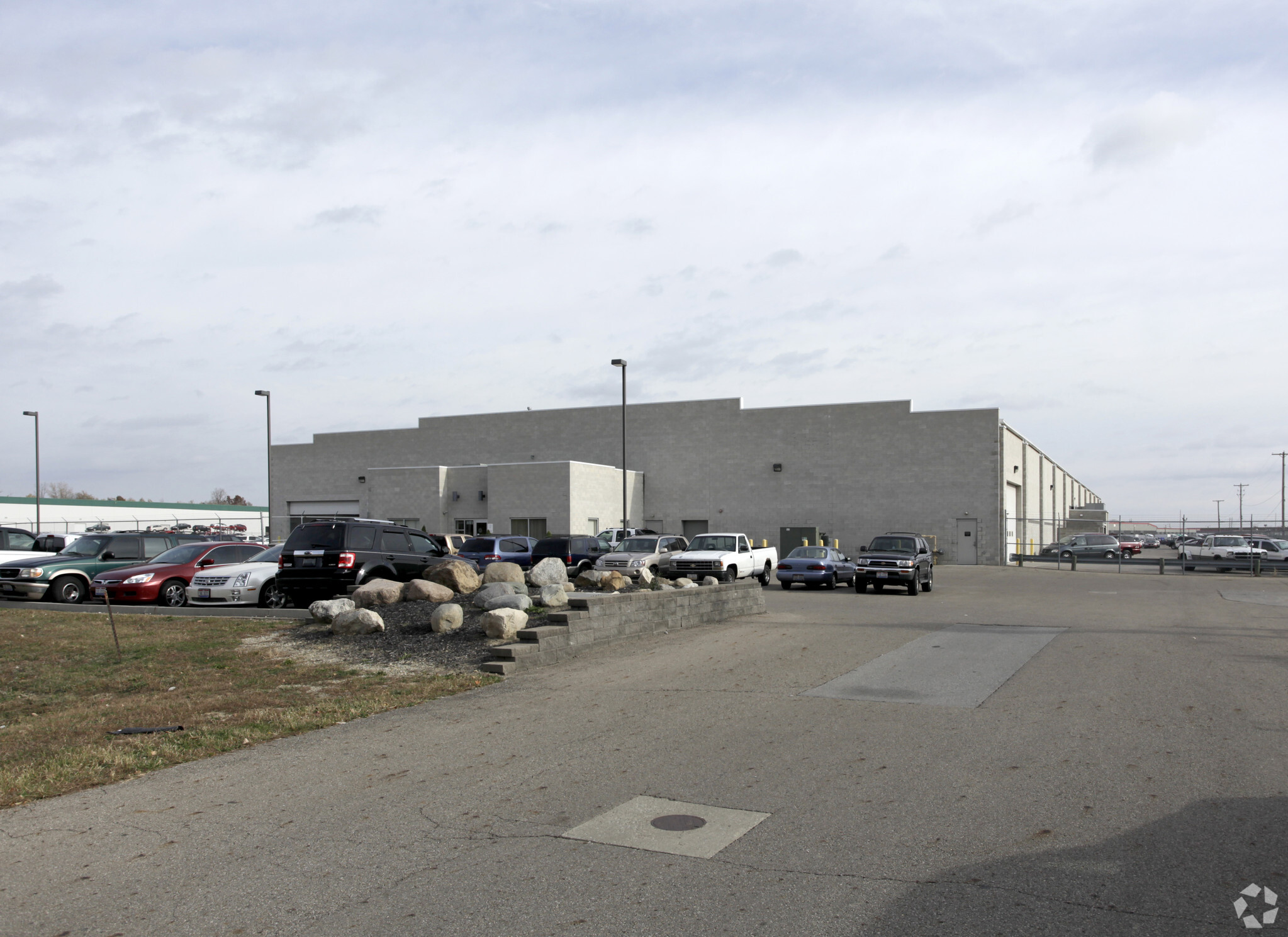 2222 New World Dr, Columbus, OH for lease Building Photo- Image 1 of 8