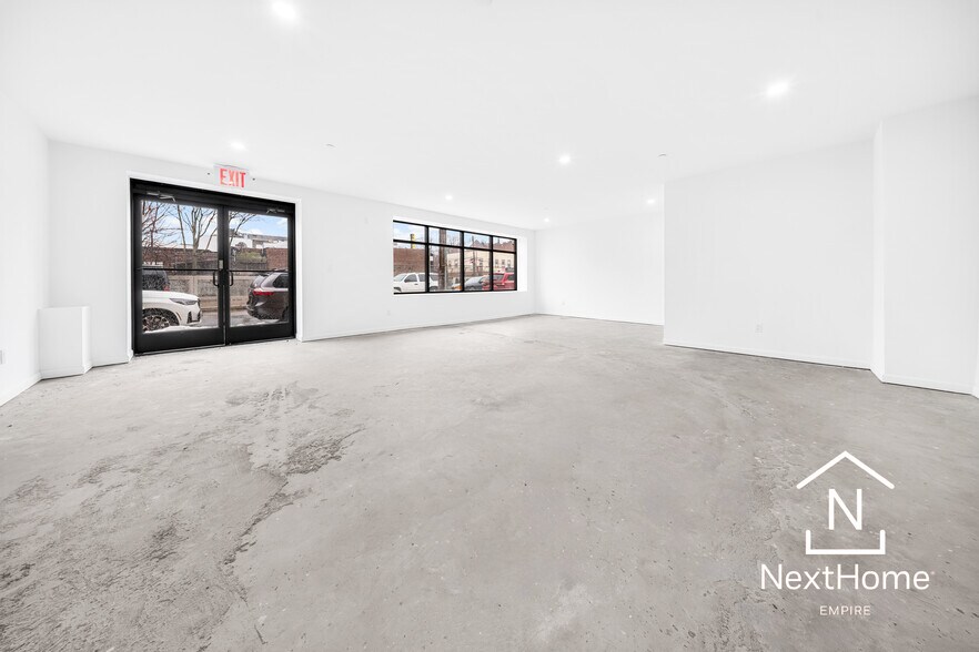 15011 41st Ave, Flushing, NY à louer - Photo du bâtiment - Image 3 de 9