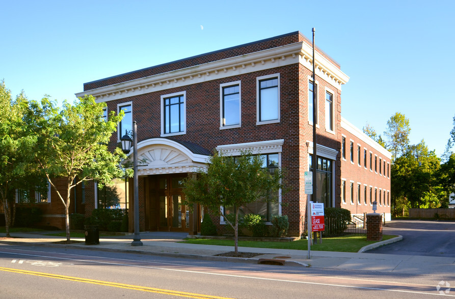 60 Main St, Hamburg, NY à vendre - Photo principale - Image 1 de 1