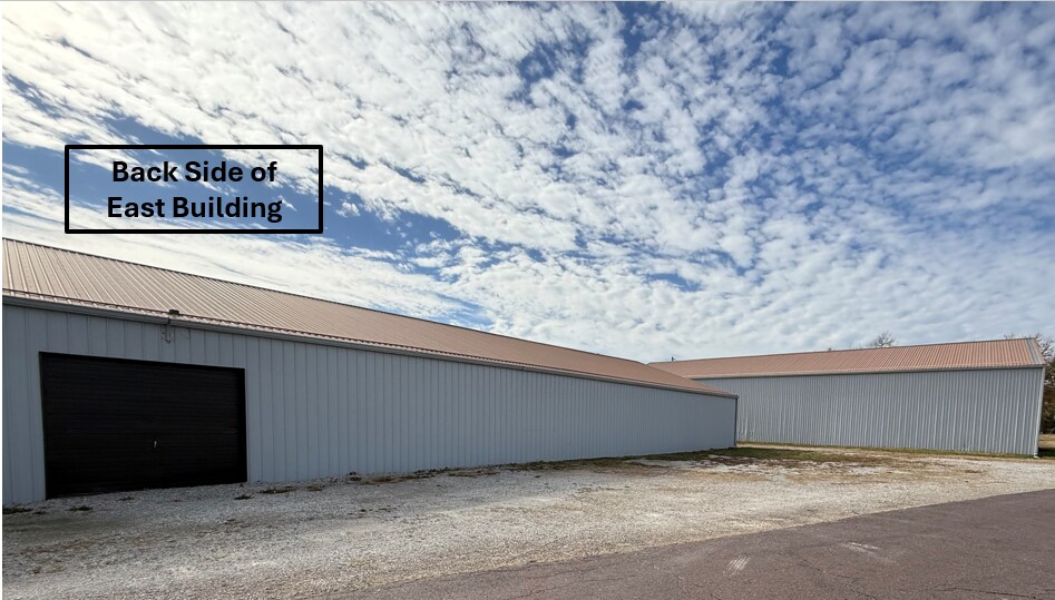 Warehouse/Storage Facility with Land portefeuille de 3 propriétés à vendre sur LoopNet.ca - Photo du bâtiment - Image 3 de 7
