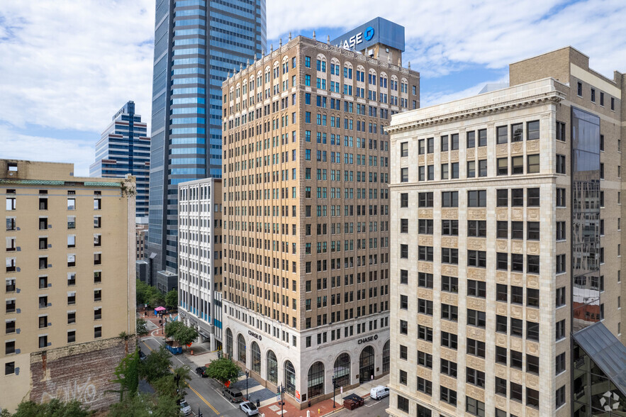 112 W Adams St, Jacksonville, FL for lease - Building Photo - Image 1 of 16