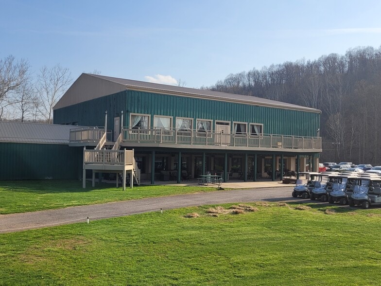 144 Bel Meadow Dr, Mount Clare, WV à vendre - Photo du bâtiment - Image 1 de 22