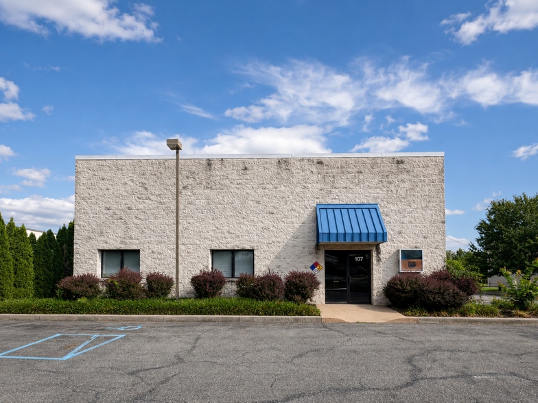 107 Ruthar Dr, Newark, DE for sale - Primary Photo - Image 1 of 17
