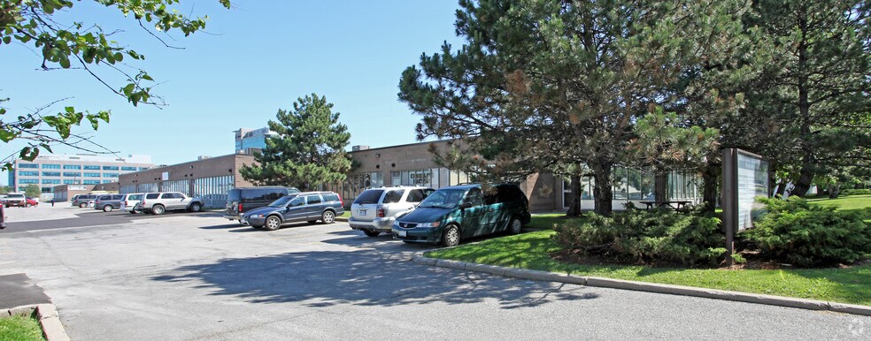 500-560 Gordon Baker Rd, Toronto, ON à louer - Photo du bâtiment - Image 3 de 4