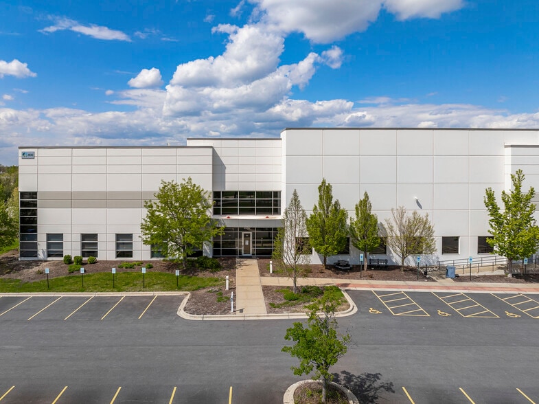 800 Bilter Rd, Aurora, IL for lease - Building Photo - Image 2 of 4