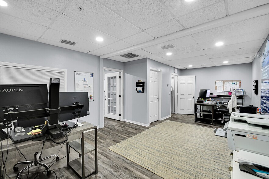 12165 Metro Pky, Fort Myers, FL à louer - Photo du bâtiment - Image 3 de 34
