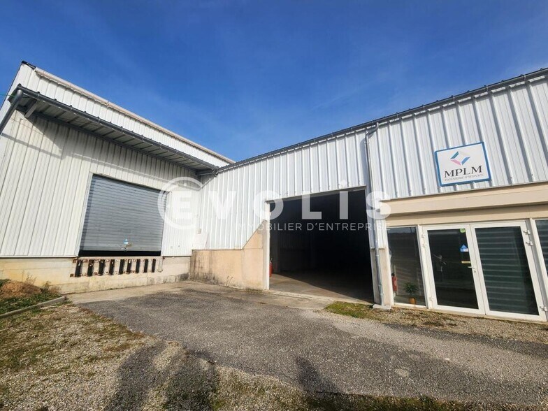 420 Route De Bougé, Sonnay à louer - Photo du bâtiment - Image 1 de 15