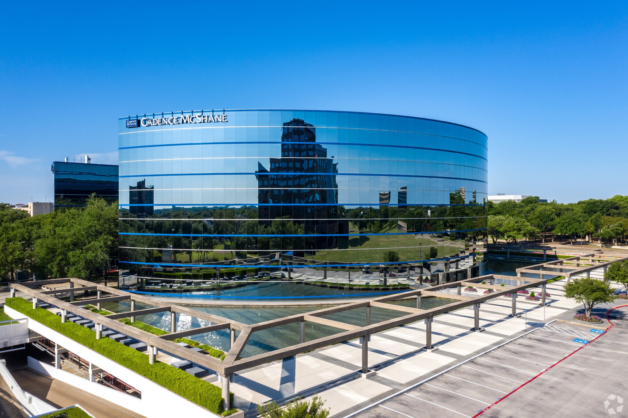 5057 Keller Springs Rd, Addison, TX à louer Photo du bâtiment- Image 1 de 11