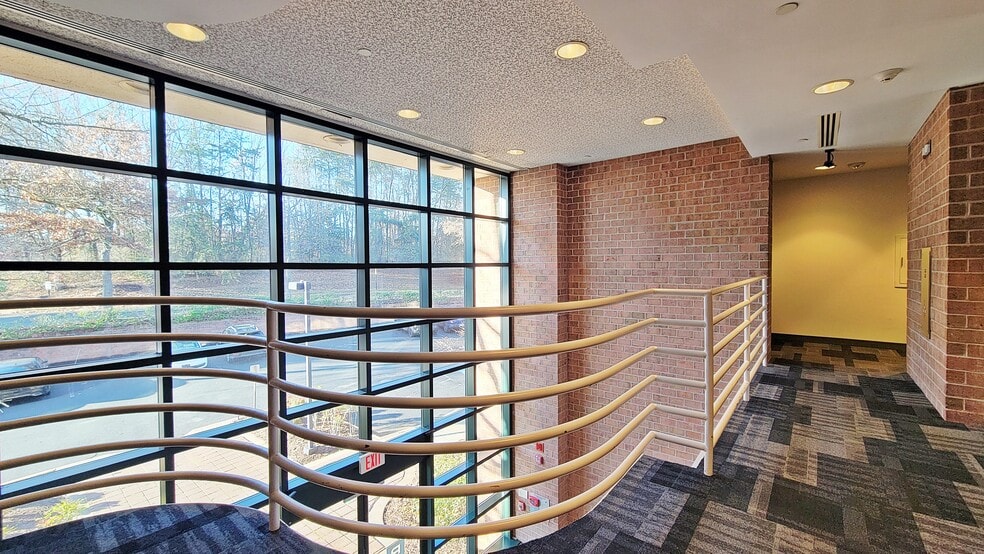 1892 Preston White Dr, Reston, VA for lease - Interior Photo - Image 3 of 21