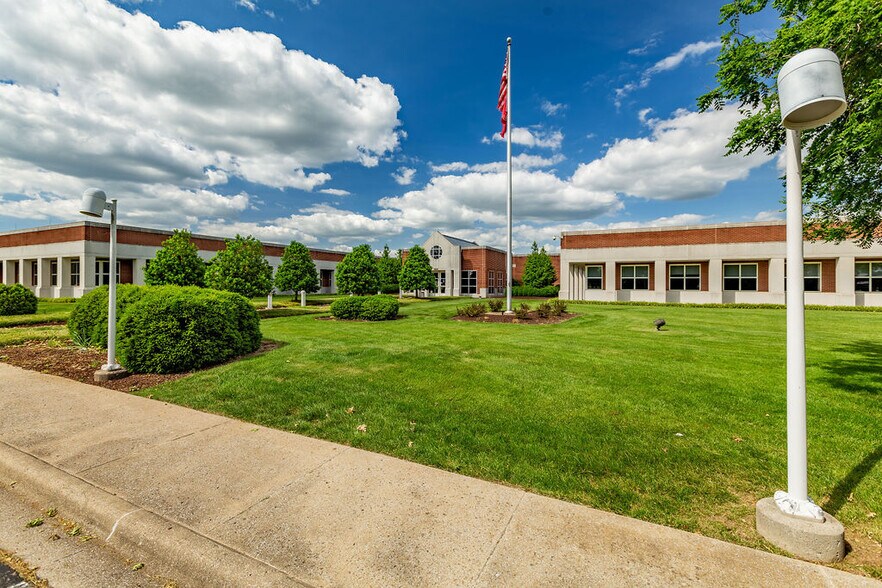 2500 N Memorial Blvd, Murfreesboro, TN à vendre - Photo du bâtiment - Image 2 de 19