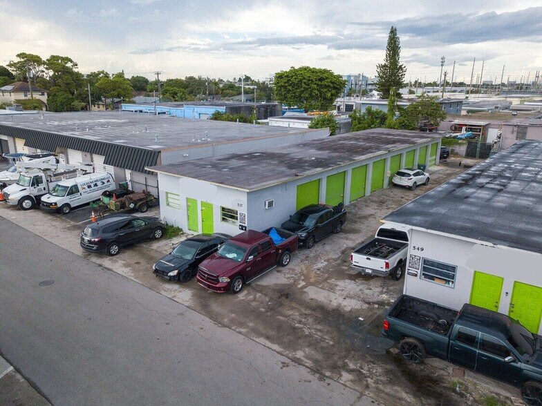 537-549 NE 34th St, Oakland Park, FL à vendre - Photo du bâtiment - Image 2 de 4