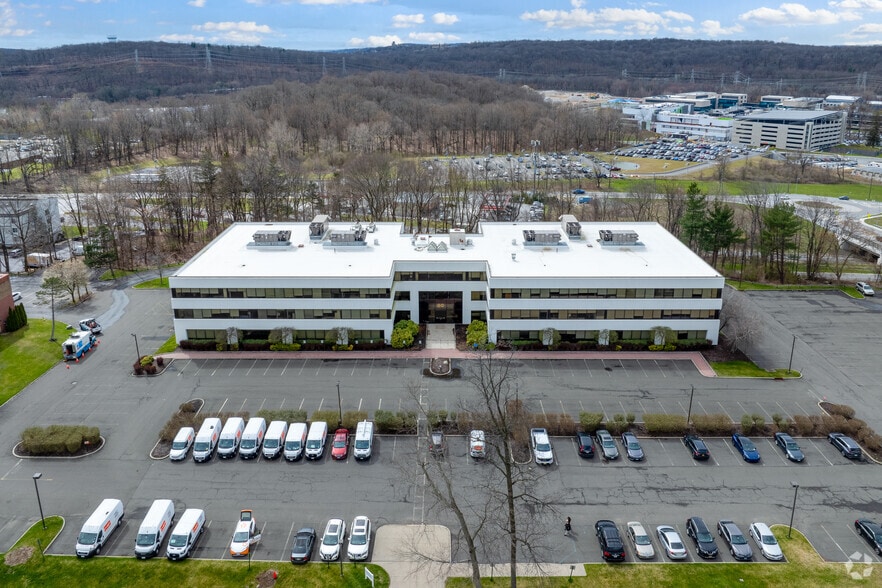 80 Grasslands Rd, Elmsford, NY for lease - Building Photo - Image 3 of 11