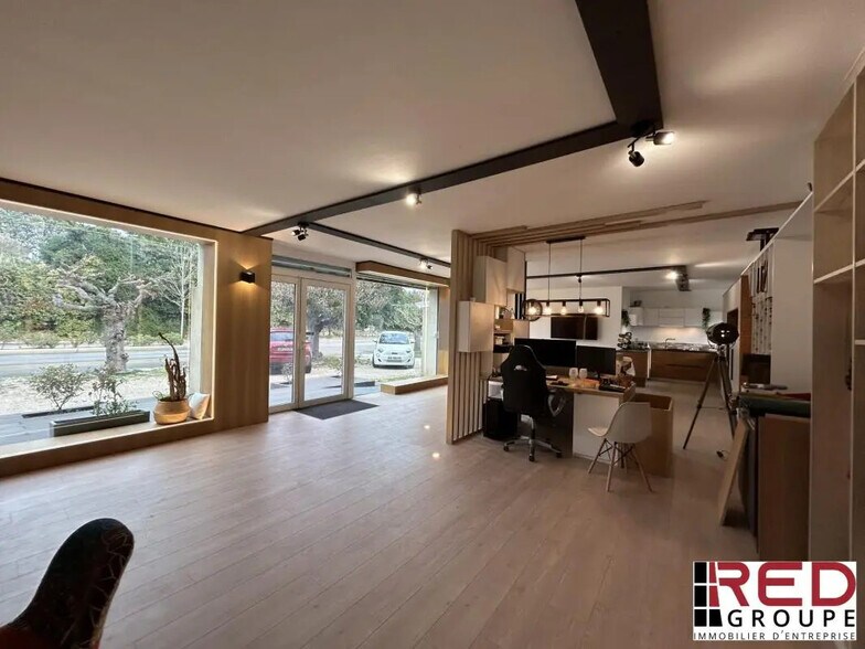 Commerce de détail dans Éguilles à louer - Photo intérieure - Image 1 de 6