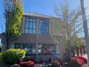 9564 Silverdale Way, Silverdale, WA à louer Photo du bâtiment- Image 1 de 7