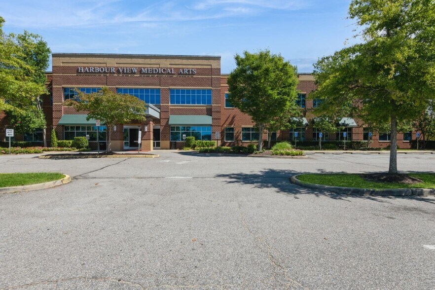 5838 Harbour View Blvd, Suffolk, VA à louer - Photo du bâtiment - Image 2 de 5