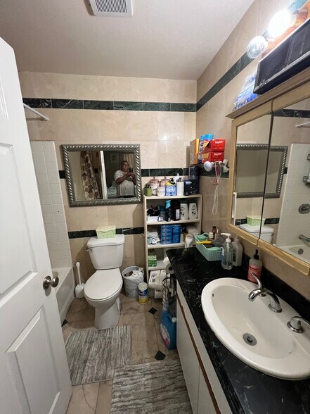 4901 S Normandie Ave, Los Angeles, CA à vendre - Photo du bâtiment - Image 3 de 7