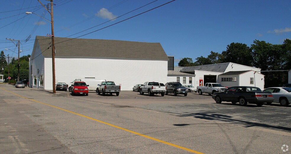 106 W Broad St, Pawcatuck, CT à vendre - Photo du bâtiment - Image 3 de 4