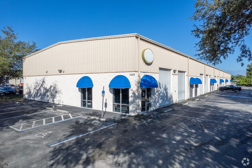 7307 Sandscove Ct, Winter Park, FL for lease - Primary Photo - Image 1 of 24