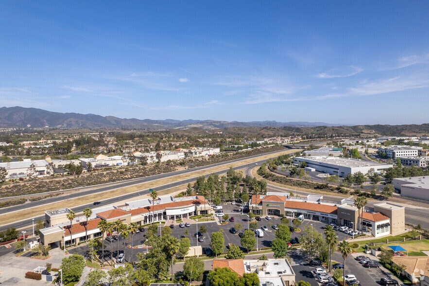 30092 Santa Margarita Pky, Rancho Santa Margarita, CA à louer - Photo du bâtiment - Image 3 de 14