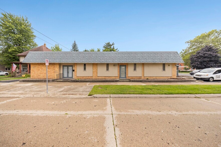 230 North Ave, Mount Clemens, MI à louer - Photo du bâtiment - Image 3 de 21