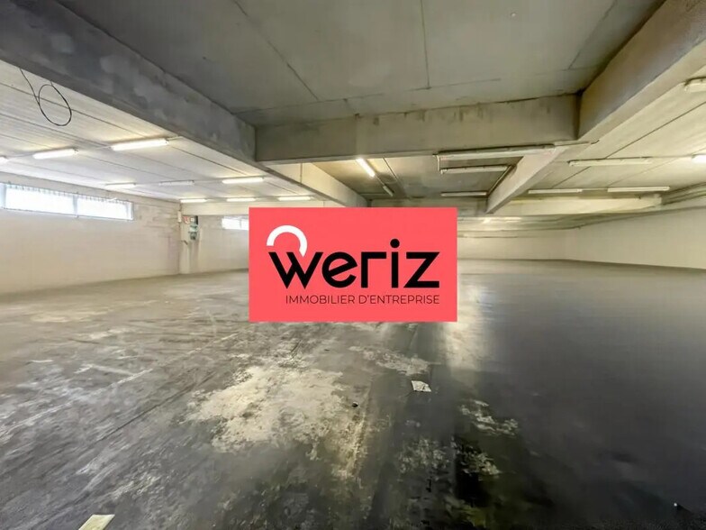 Flex in Aubagne for lease - Interior Photo - Image 1 of 5